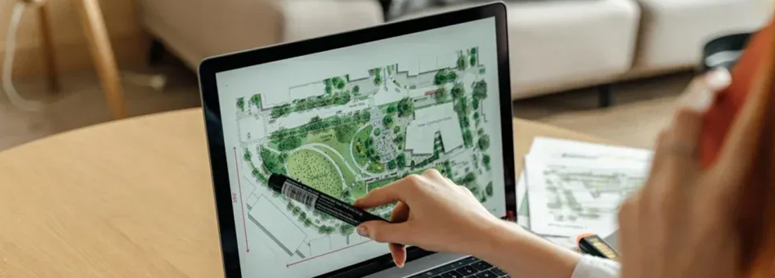 Pantalla de compuradora con planos.jpg